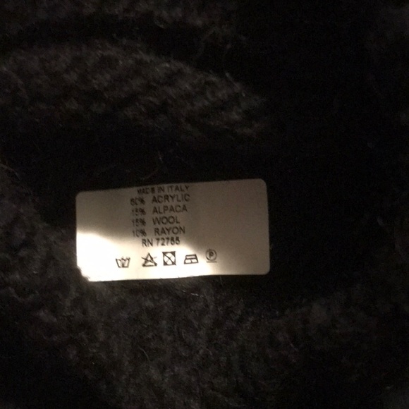 Black winter hat - Picture 3 of 5